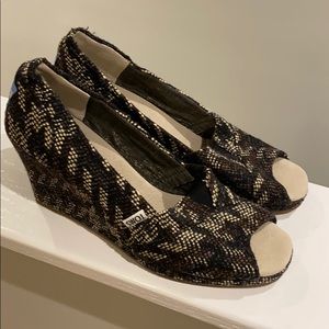 Toms Peep Toe wedge shoes